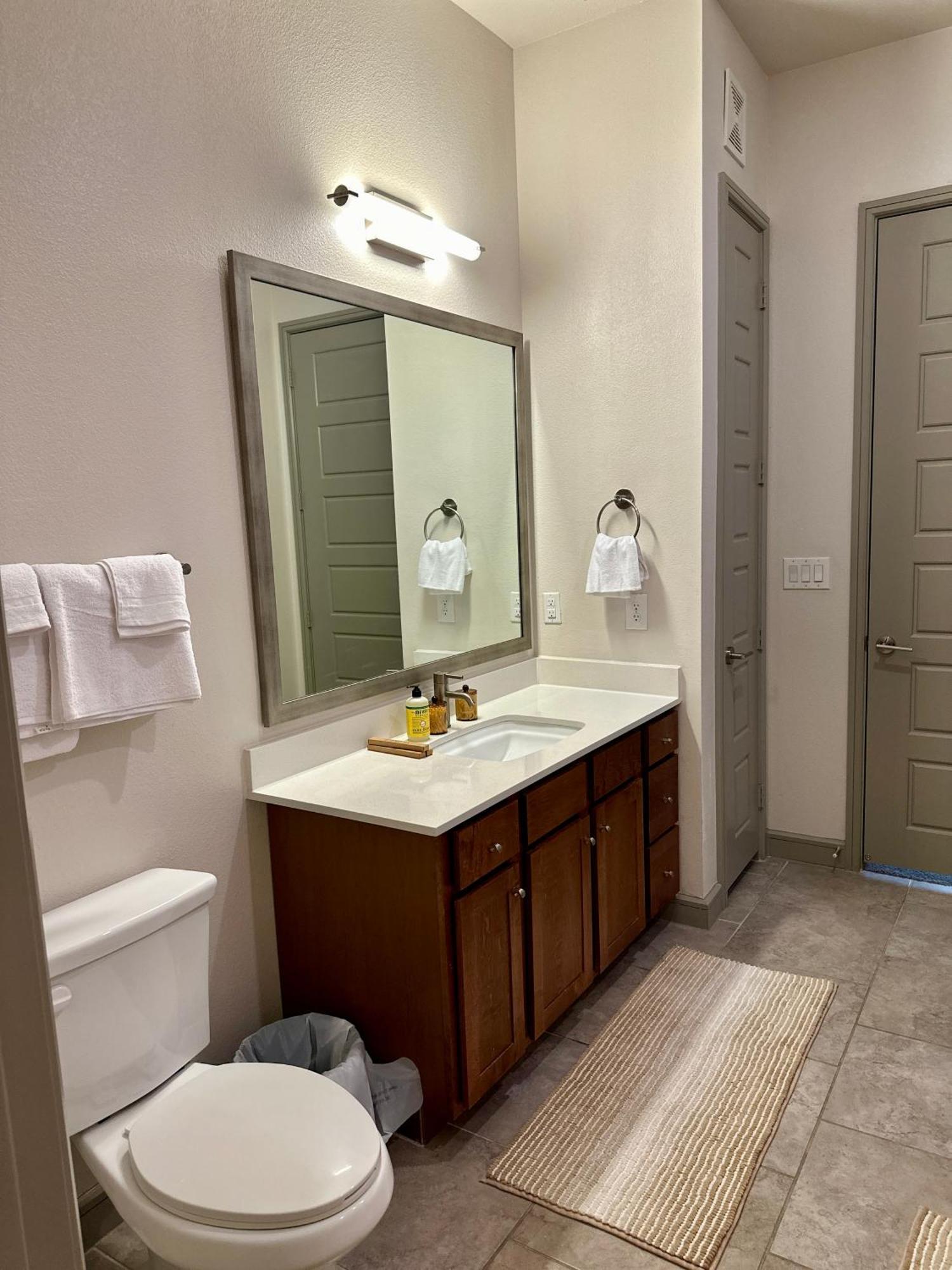 Downtown Houston Cozy Queen Suite Экстерьер фото